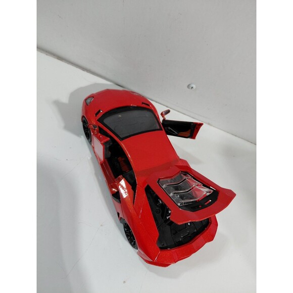 Maisto Die Cast 1/24 Scale Lamborghini Aventador LP700-4 Supercar - Picture 8 of 12